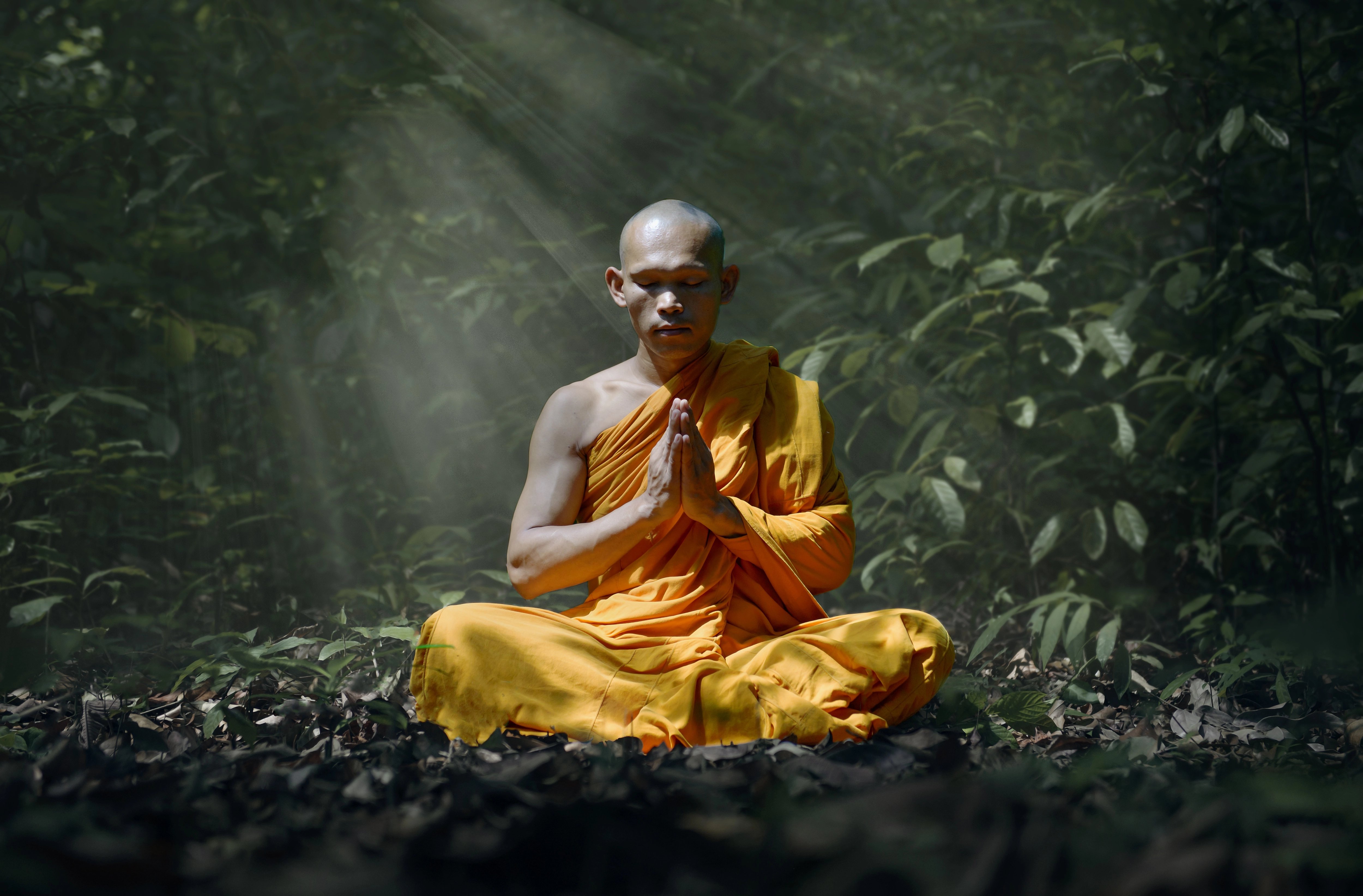 Время медитировать. Буддистский монах Тибет. Монах буддист Шаолинь. Будда Гаутама. Китайский монах даос.
